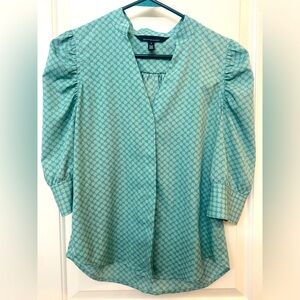 WHBM Ruched Sleeve Shirt - Print
Excellent condition
